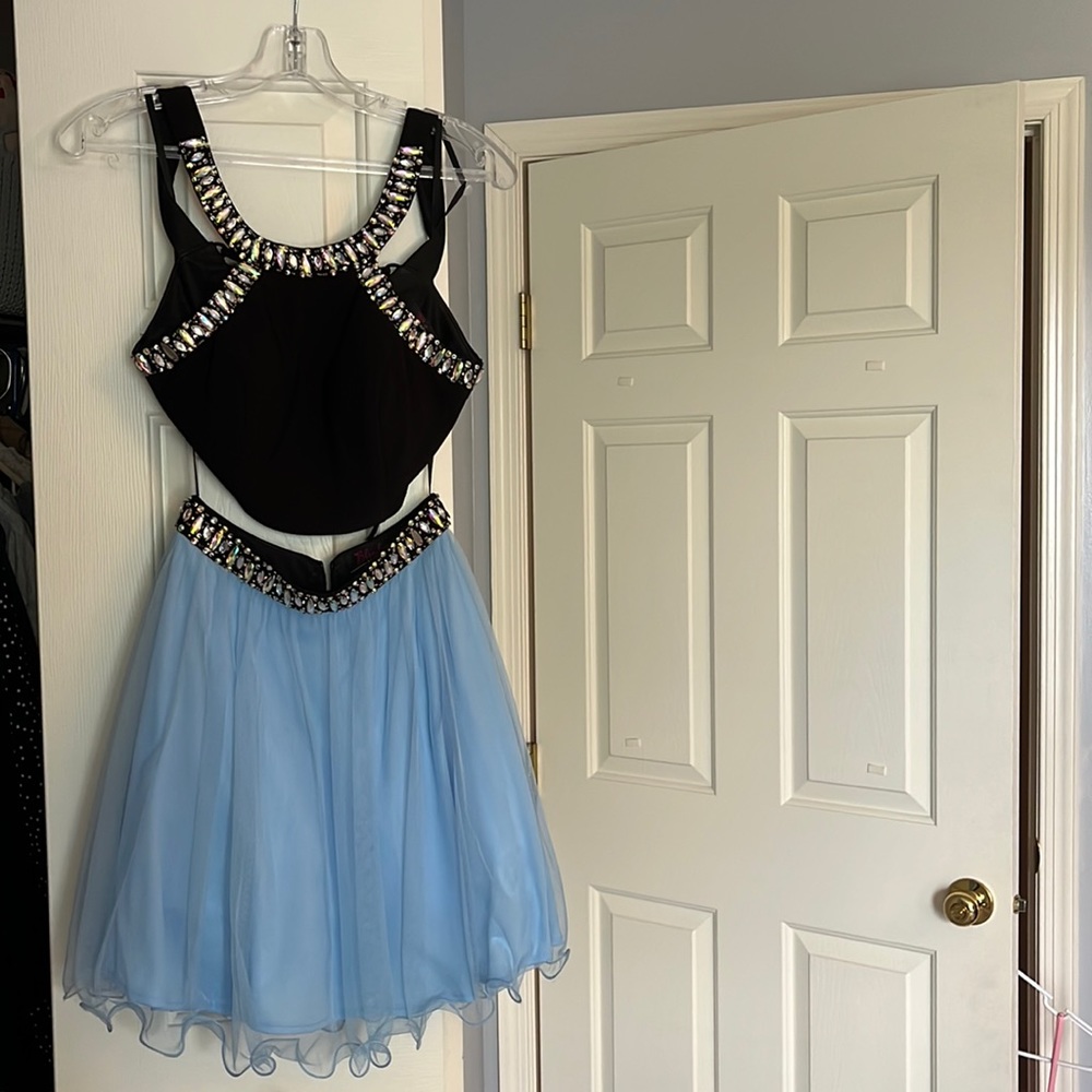 Homecoming dress - Picture 1 of 2